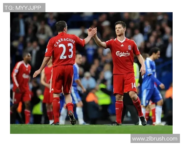 足坛防守巨星的传奇之路与他们的战术智慧解析 足坛防守巨星的传奇之路与他们的战术智慧解析