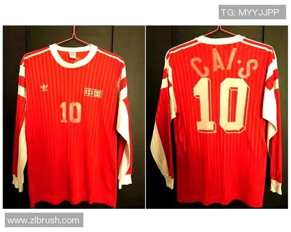 足球明星球衣框的魅力与收藏价值探讨,如何选择适合的展示方式 足球明星球衣框的魅力与收藏价值探讨,如何选择适合的展示方式